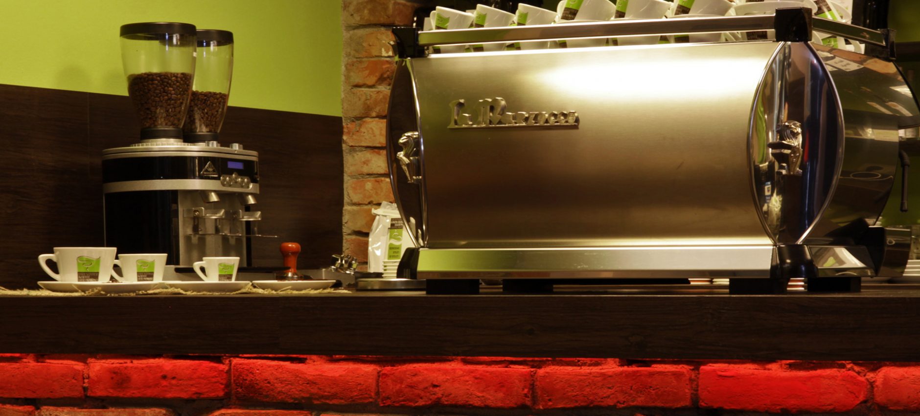 BOKAArchitektru_Ladenbau_Kaffeeroesterei_02.jpg