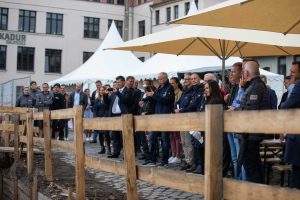 Verlegung Grundstein Gesundheitszentrum Dresden Löbtauer 66